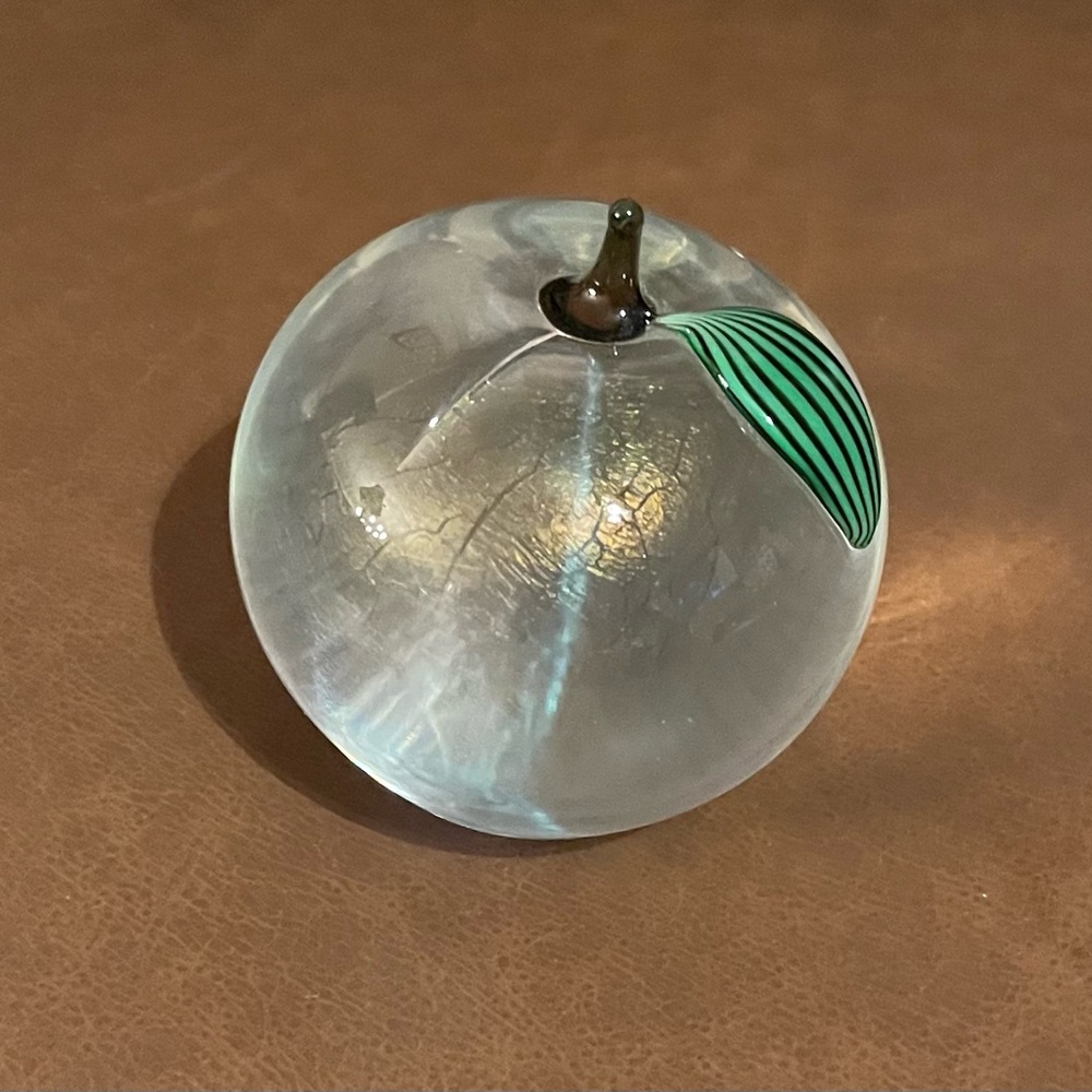 Beautiful Signed Orient& Flume Art Glass Apple Paperweight